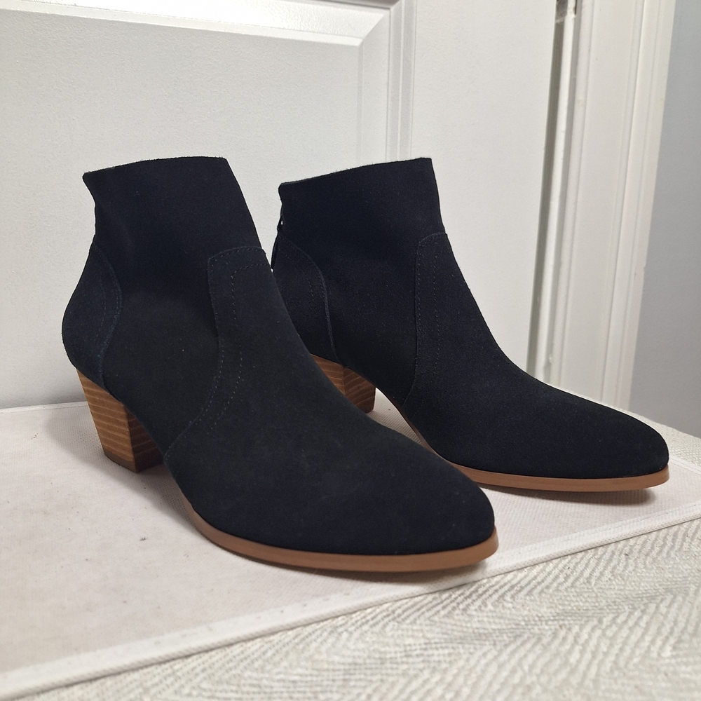 💎 NWOB Elegant Black Heeled Suede Ankle Boots | Size 7.5 | Cupid Ankle Booties